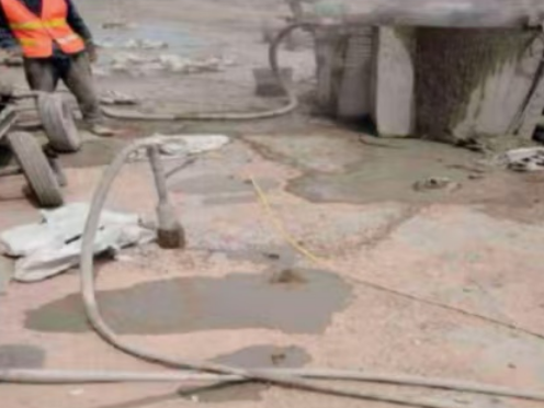 芙蓉水泥混凝土路面板底注浆技术 路面脱空注浆整治方案