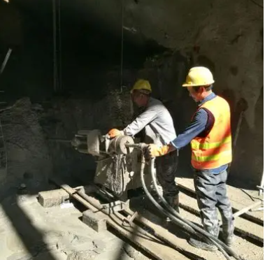 芙蓉水下抗分散灌浆料特点 水下不分散注浆料介绍